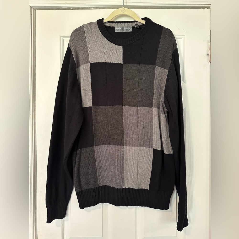 Oscar De La Renta Grays and Black Colorblock Crew Neck Sweater